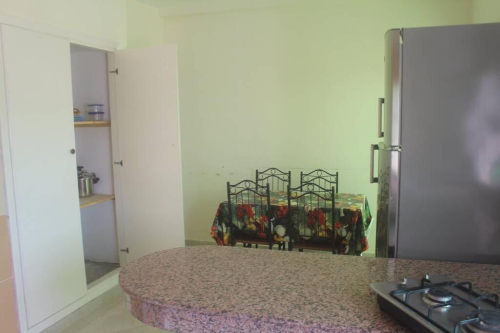 Charmant Appartement Marocain Au Coeur De Saïdia Luaran gambar