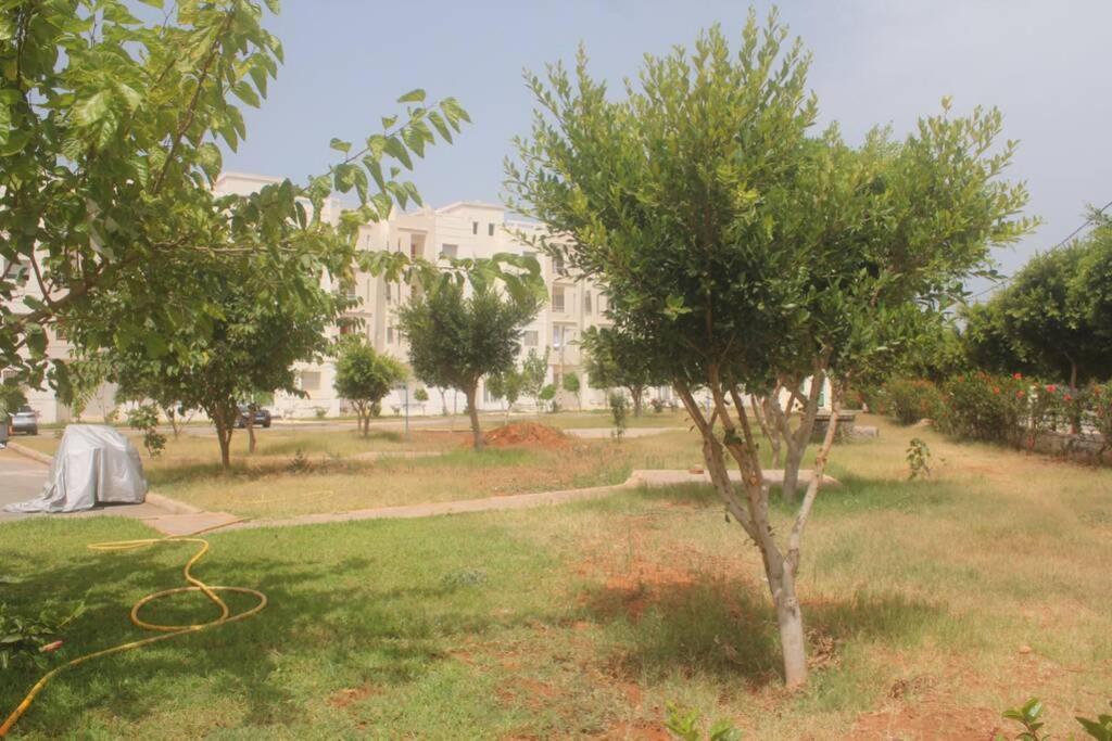 Charmant Appartement Marocain Au Coeur De Saïdia Luaran gambar